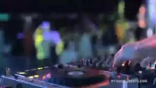 فتاة صادقة تخلع سروالها الداخلي لجنس سريع