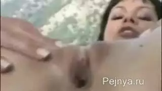 نيك عنف يوغا