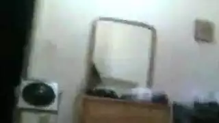 بنت تاكل بنت