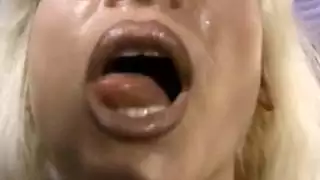 مخفي من الحمام