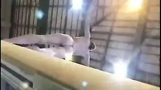 ادخال اكبر شيؤ في المؤخره