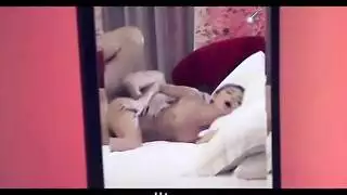 شقراء متوترة تركب قضيباً وحشياً حتى ترتجف