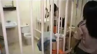 حارسة في سحاق ثلاثي
