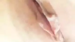 مراهقة عربية مثيرة ذات أثداء طرية في عمل عذري صريح