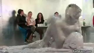 حمار مطعم غريب