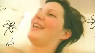 بنت تفرك في كس