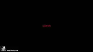 الناضجة البريطاني يا حارس الشاطئ تدليك الآسيوية