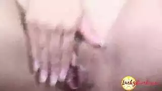 امراة تداعب فرجها