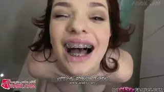 مساعدة الولد في الاستحمام مترجم