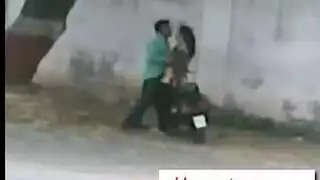 طبق الطباخ الخاص: ممثلة إباحية منحنية على الموقد