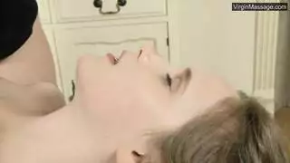 انزلاق جيل نوري وتلامس جسدي مع سمراء ذات أثداء كبيرة