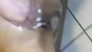 رجل قرنية لعب الأريكة الجنس على كاميرا ويب