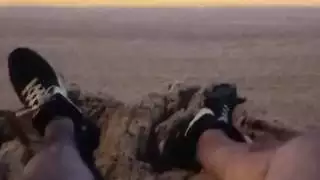 اصطياد الأزواج سخيف على الشاطئ – إنها تريد مني الانضمام!