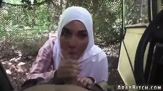 تمتص العربية ونائب الرئيس بالمنزل بعيدًا عن المنزل بعيدًا عن المنزل
