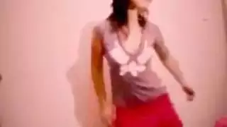 فتاة تركية ترقص