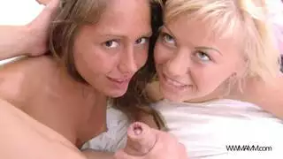 اثنين من المراهقين يمارس الجنس مع الجدة في جميع المواقف شقراء تمتص الديوك