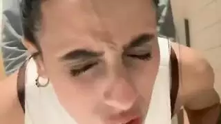 سكس مصري جديد​ سخنة في الحمام على الواقف