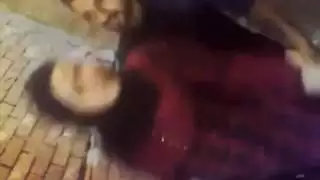لعيون نسوانجى وواد ابن حرام ماسك خطيبته تفريش وتسخين فاجر