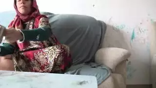 زوجة مسلمة تركية مطلقة تستأجر غرفة إلى مهاجر أسود في لندن
