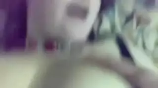 زوجة عراقية تخلع الحجاب وتمص الزب وتتناك احلى نيكة
