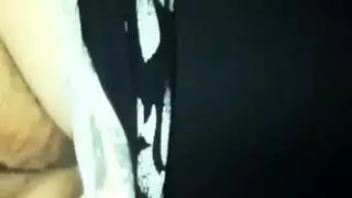 مغربي يستعرض بكس ام عياله