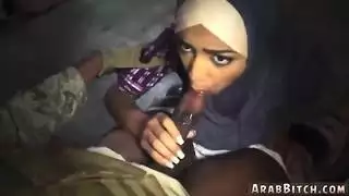 العربية الجميلة مارس الجنس نقطة انخفاض الغنائم ، كم خارج القاعدة