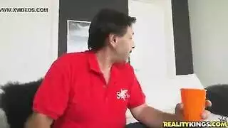 ألكسيس فوكس تمارس الجنس مع صديقها بيمبو بعد أن تم إصلاح الحمار
