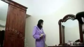 مراهقة مصرية مع صاحبها في غرفة نومها تمص و تتناك