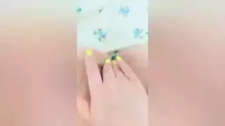 كس الوردي الرطب فيرجن يحصل على رطب