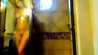 سخيف ابنتي في الحمام أثناء مشاهدة الأفلام الإباحية نائب الرئيس بداخلي
