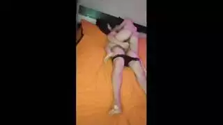 ذهبت إلى جاري لتناول القهوة وحصلت على ديك سمين في كس بلدي