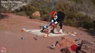لقد نسيت الجدة أن توسم تركيا ، لذلك أخذتها في يدي ومارس الجنس معها أيضًا
