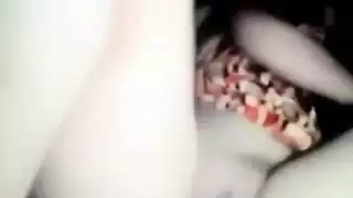 قحبة تستعرض كل شيئ لنياكها