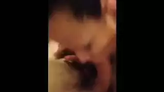 مص الديك الأبيض الغني حتى يومس