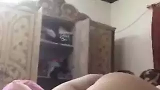 مومس منقبه مومس بنت لبوه بتهيج من الردود على فيديوهاتها اللى بتسخن كسها اكتر