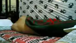 فتاة عربية مصرية مع ثدي كبير اللفنة والضيق