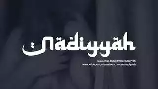 زوجة مسلمة عربية الحوامل تظهر ثديها العصير الكبير وجمل الشعر الدهون