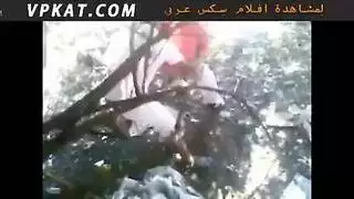 مغربي ينيك صديقته في طيزها في الغابة