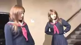طالبات المدرسة الممحونات يتشاركون في النيك من شاب واحد في سكس ياباني جماعي
