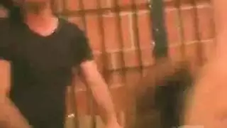 امرأة سمراء قذرة تحملت أنها مارس الجنس تحجيم للحصول على ضخ الكرز لها.