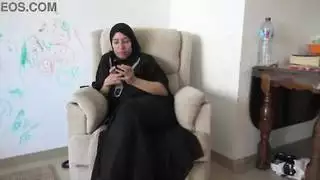 زوجة مصرية تدعو الزوج لأن ربيب قرنية تظهر قضيبه لها