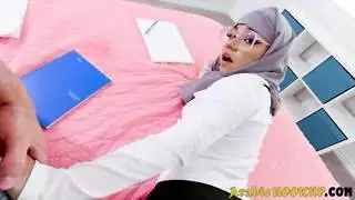 يتعلم الصيف العقيد كيفية الحصول على الاهتمام في